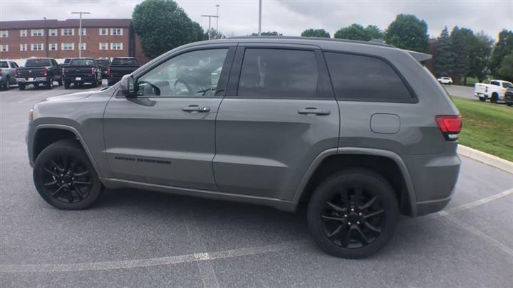 $22900 : PRE-OWNED 2019 JEEP GRAND CHE image 6