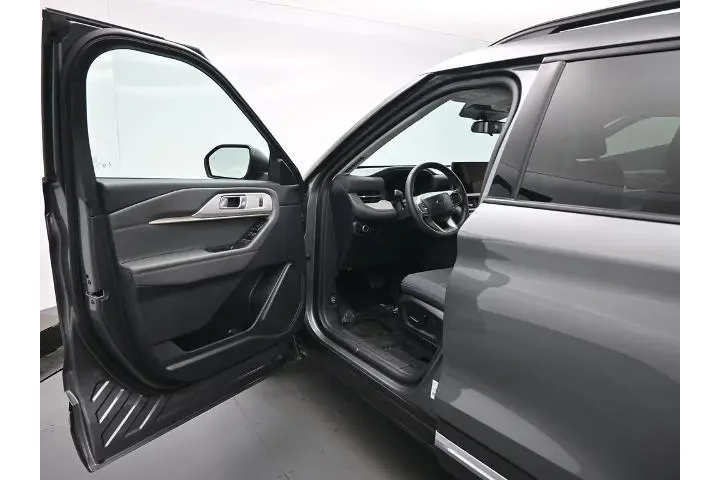 $35012 : Ford Explorer 2025 Active 4d image 9