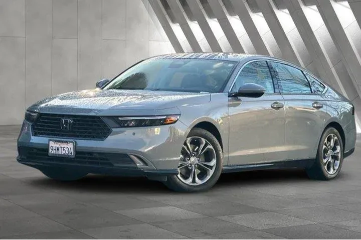 $25000 : Honda Accord Hybrid 2023 EX- image 2