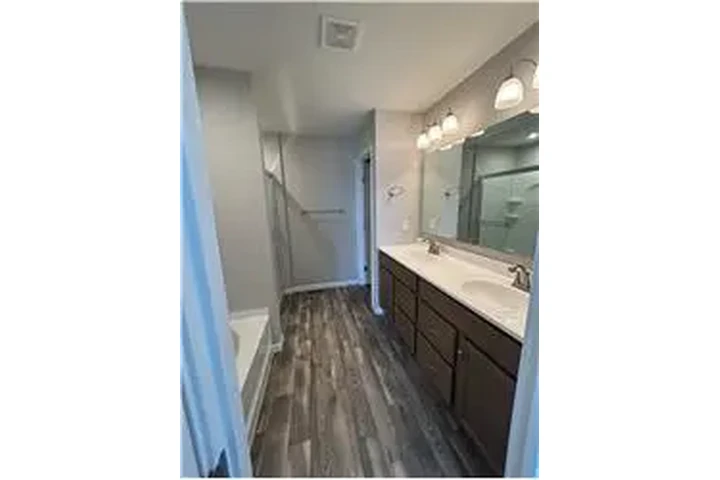 $2695 : Rental property with 3 bedro image 9