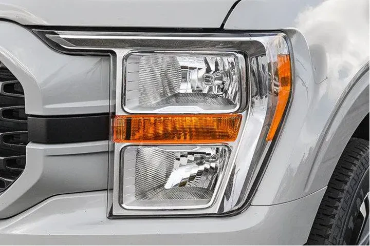 Ford F-150 2023 4x2 XL 4dr S image 4