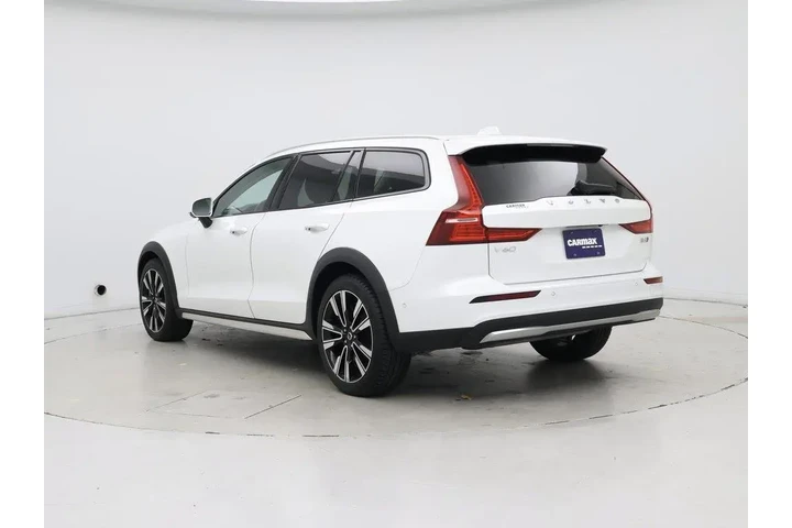 $37998 : Volvo V60 Cross Country 2023 image 2