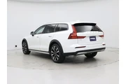 $37998 : Volvo V60 Cross Country 2023 thumbnail