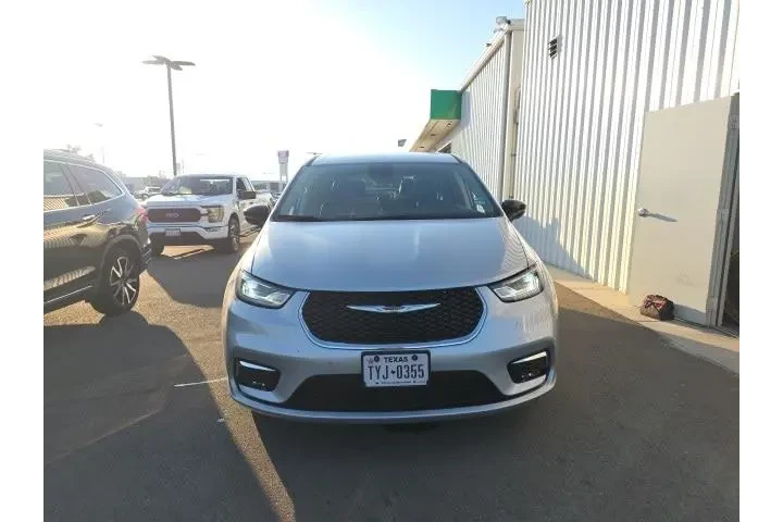 $26800 : Chrysler Pacifica 2024 Touri image 2