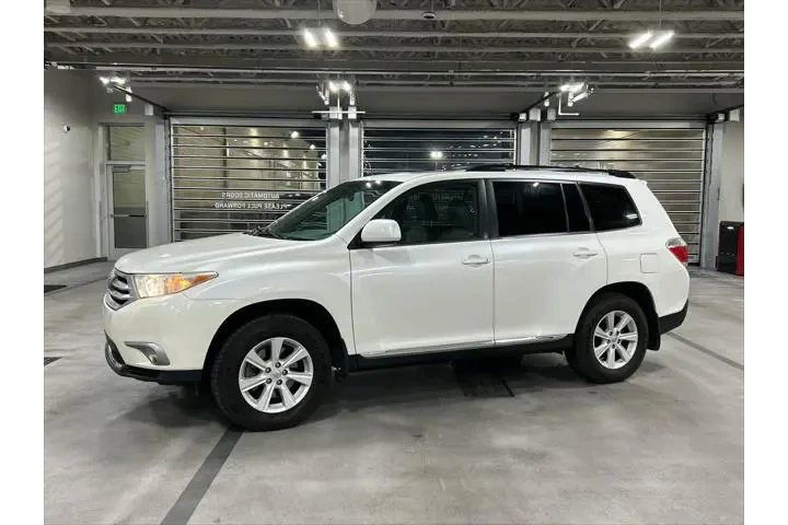 $12884 : Toyota Highlander 2013 AWD S image 1