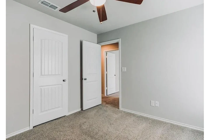 $800 : Nueva casa Lakewood Beauty ! image 3
