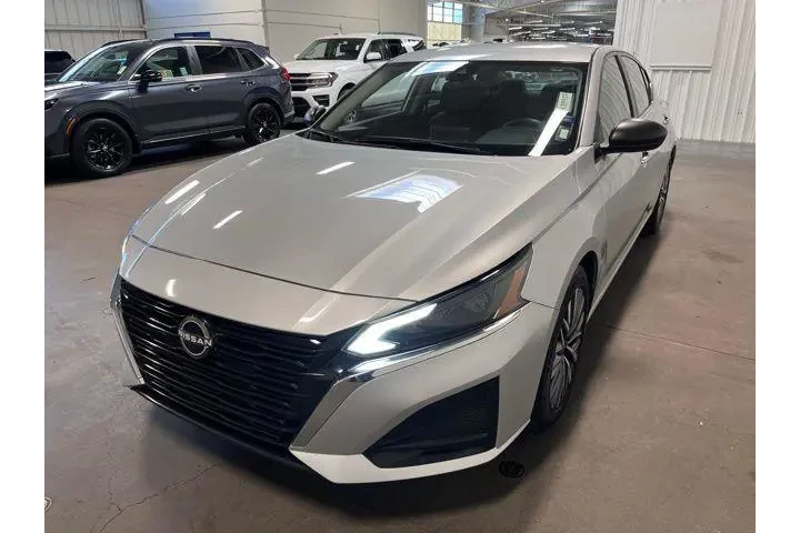$17987 : Nissan Altima 2024 2.5 SV 4d image 7