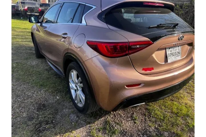 $15995 : 2017 QX30 Premium image 4
