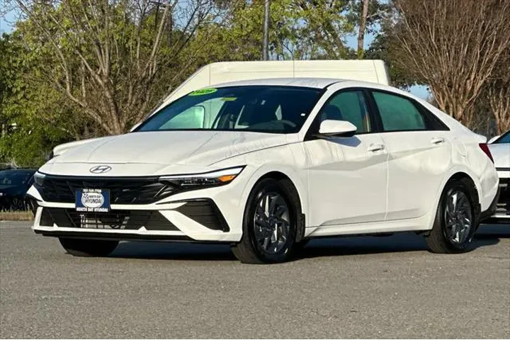 $22990 : Hyundai ELANTRA Hybrid 2025 image 8