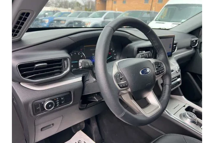 $33995 : Ford Explorer 2024 AWD XLT 4 image 7