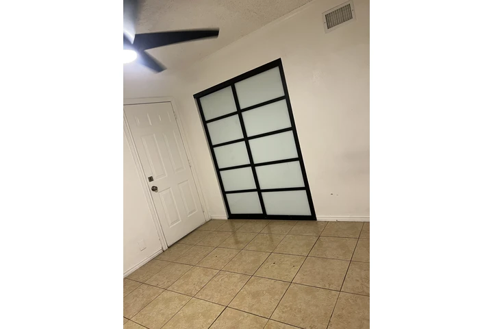 $1000 : Cuarto image 1