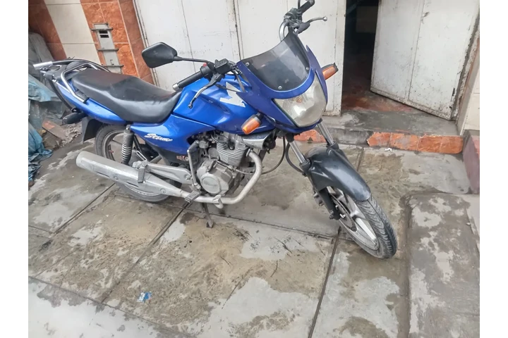 $2500 : VNDO MOTO HONDAA STORM image 2
