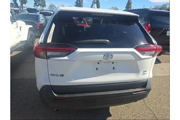 $27995 : Toyota RAV4 2024 AWD LE 4dr image 5