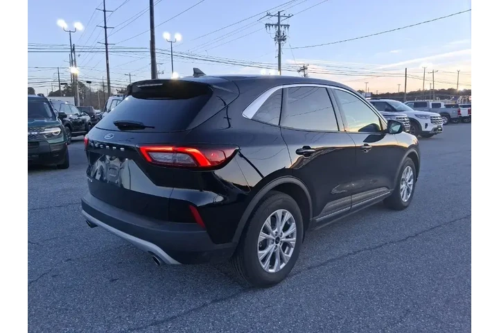 $27901 : Ford Escape 2023 Active 4dr image 5