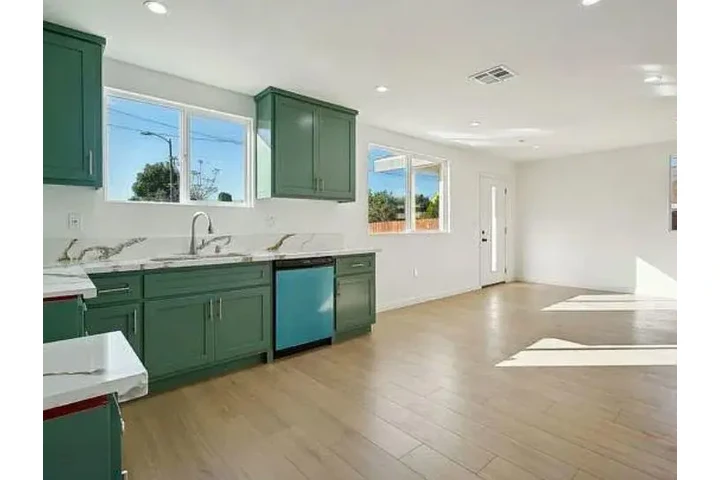 $1450 : 1 bed 1ba Apt in Koreatown image 3