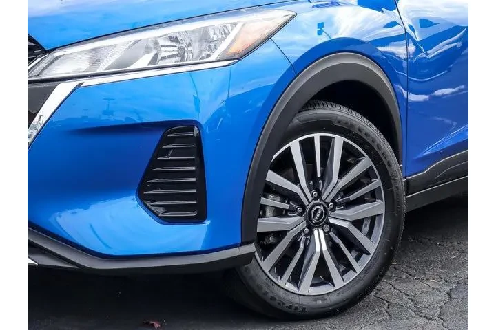 $20890 : Nissan Kicks 2024 SV 4dr Cro image 3