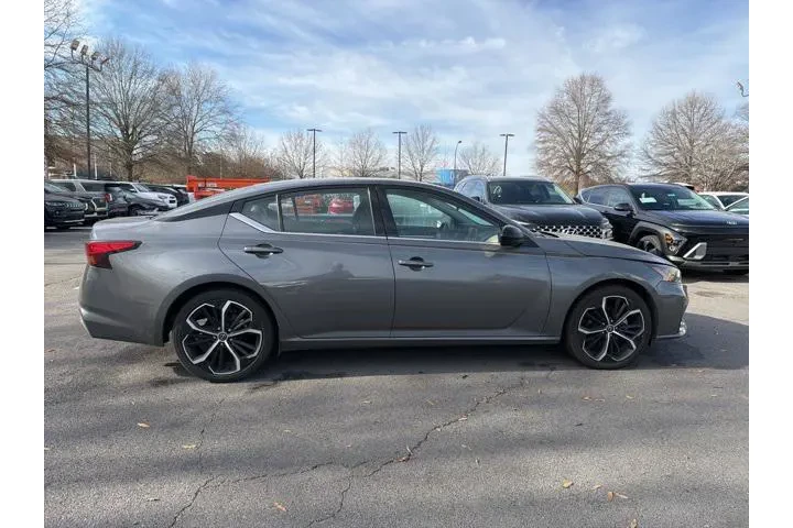 $21707 : Nissan Altima 2024 2.5 SR 4d image 8