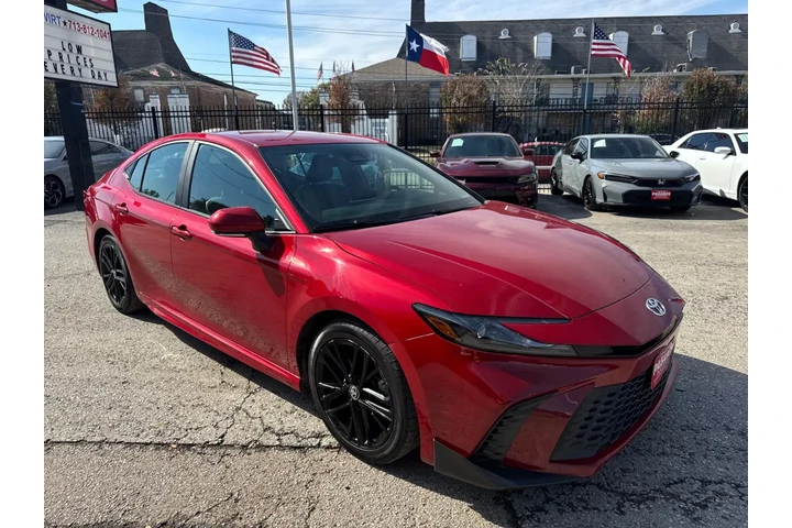 2025 Camry Hybrid SE image 3