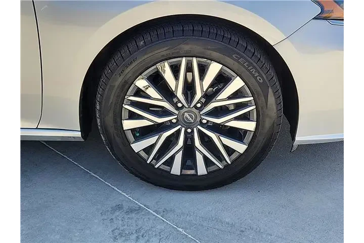 $23550 : Nissan Altima 2024 2.5 SV 4d image 7