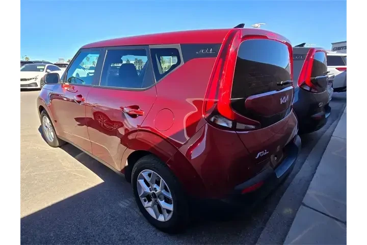 $16988 : Kia Soul 2022 LX 4dr Crossov image 4