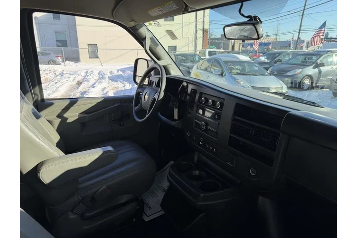 $24386 : Chevrolet Express 2022 LS 25 image 10