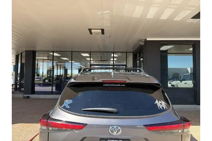 $24297 : Toyota Highlander 2021 XLE 4 image 5