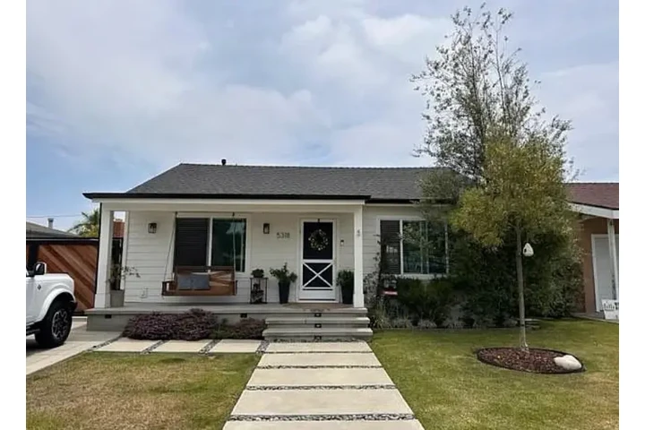 $1880 : Newly renovated multi-unit, image 2