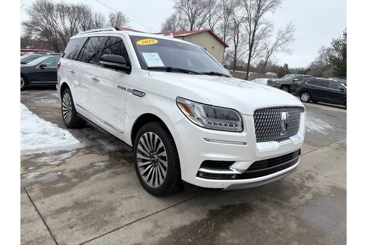 $27950 : 2019 Navigator Reserve image 4
