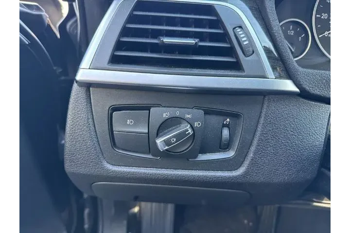 $16251 : BMW 3 Series 2017 330i 4dr S image 10