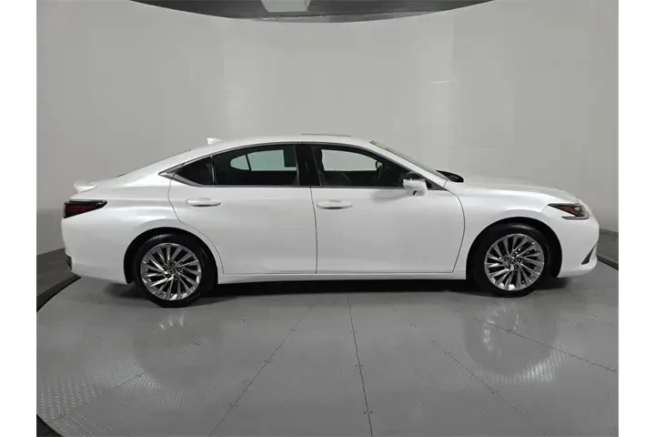 $36992 : Lexus ES 300h 2023 Luxury 4d image 3
