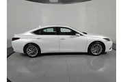 $36992 : Lexus ES 300h 2023 Luxury 4d thumbnail