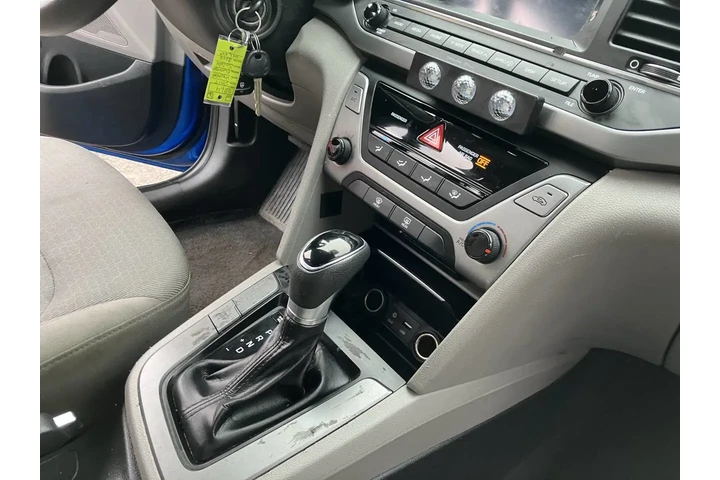 $4800 : 2017 Blue Hyundai Elantra image 3