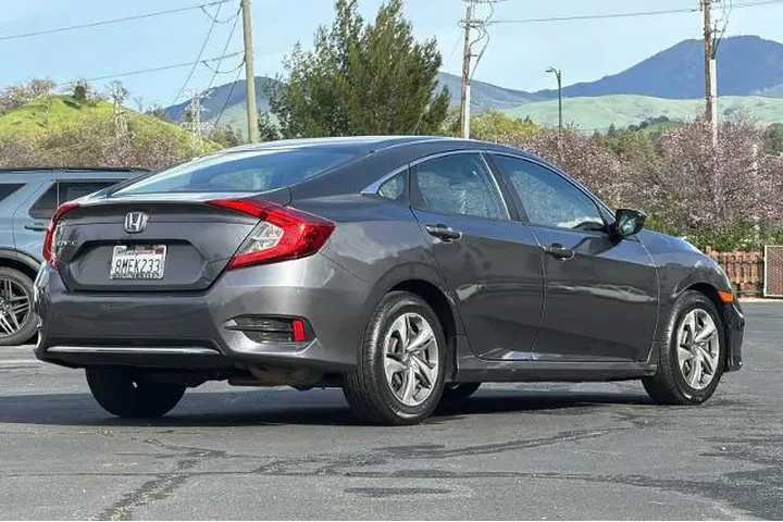 $16995 : Honda Civic 2019 LX 4dr Seda image 4