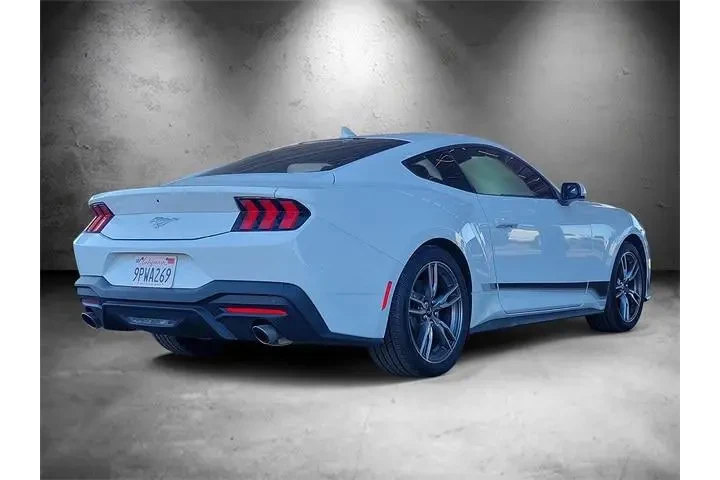 $27824 : Ford Mustang 2024 EcoBoost 2 image 3