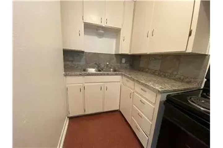 $550 : Rental property with 0 bedro image 3