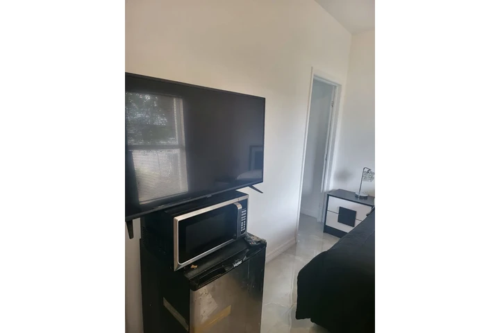 $950 : CUARTO/Entrada privada. image 7