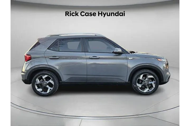 $17272 : Hyundai VENUE 2022 SEL 4dr C image 4