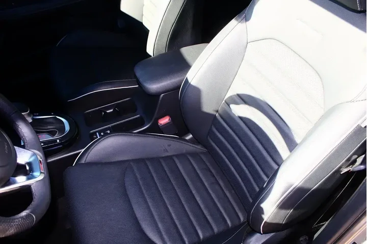 $21213 : Kia Forte 2024 GT-Line 4dr S image 4