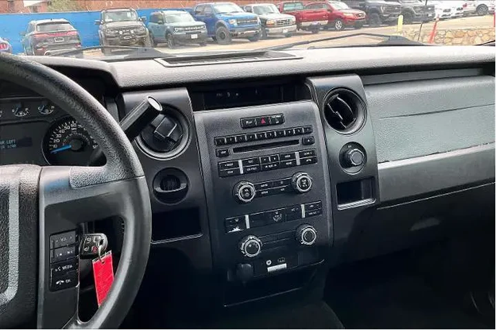 $17566 : Ford F-150 2014 4x2 XLT 4dr image 7