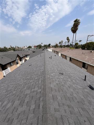 Alberto Martínez roofing image 2