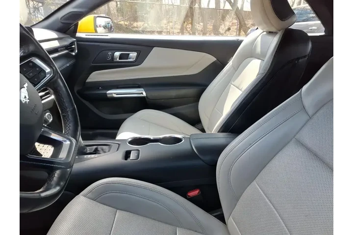 $30986 : Ford Mustang 2024 EcoBoost P image 6