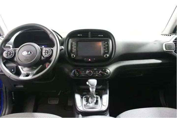 $15971 : Kia Soul 2020 LX 4dr Crossov image 2