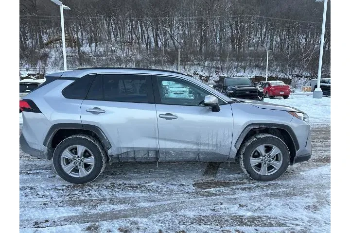 $31995 : Toyota RAV4 2025 AWD XLE 4dr image 7