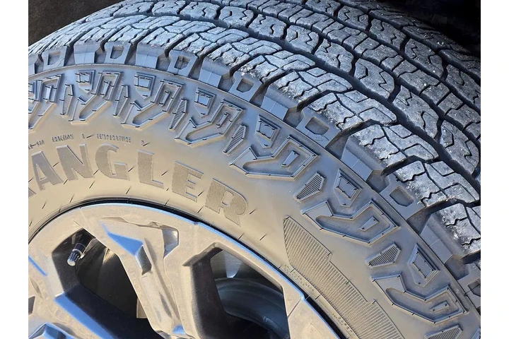 $39992 : GMC Canyon 2025 4x2 Elevatio image 9