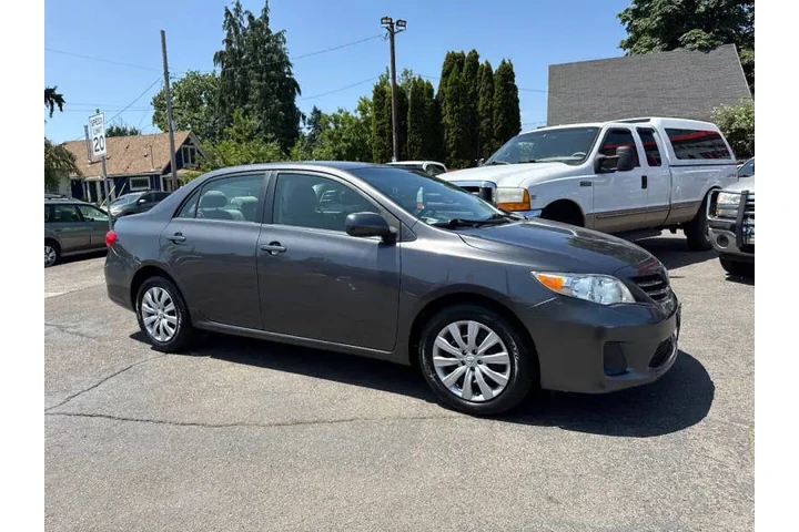 $6450 : 2013 Corolla LE image 4