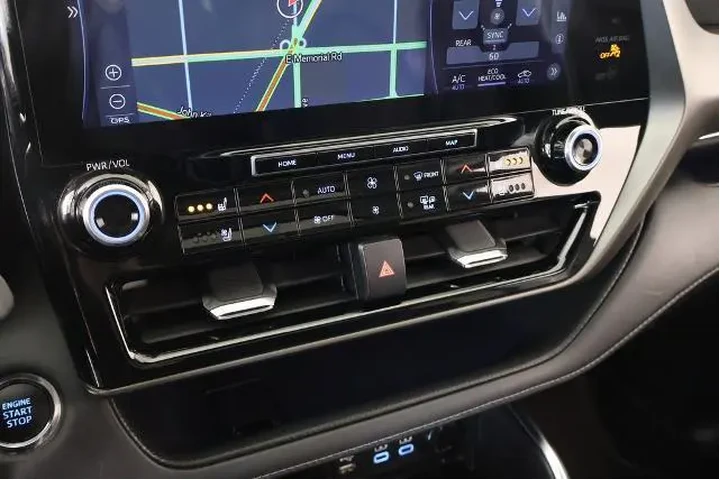 $34787 : Toyota Highlander 2022 AWD L image 8