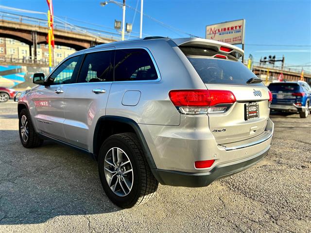 $22000 : 2018 Grand Cherokee LIMITED image 5