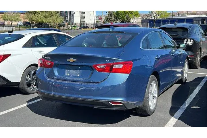 $23984 : Chevrolet Malibu 2024 LT 4dr image 2