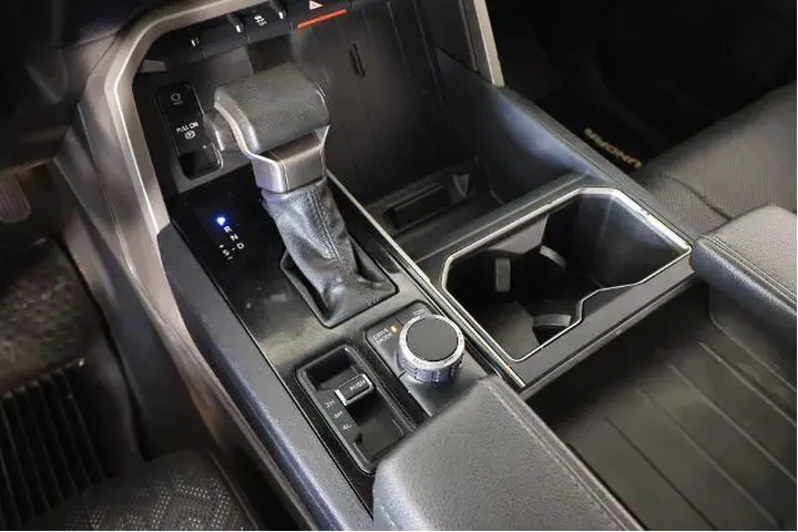 $39289 : Toyota Tundra 2024 4x4 SR5 4 image 8