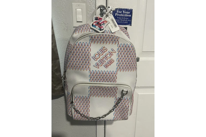 $5500 : Mochila nueva muy buena marca image 1